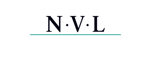 NVL B.V. & Co.KG Logo: Schwarze NVL-Buchstaben mit grüner Linie.