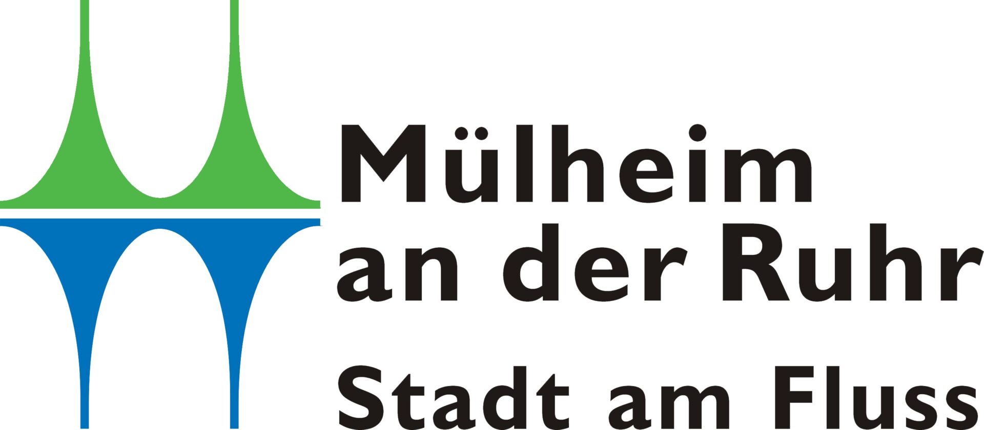 Logo Stadt Mülheim an der Ruhr: stilisierte Brücke in Grün und Blau, Schriftzug Mülheim an der Ruhr, Stadt am Fluss.